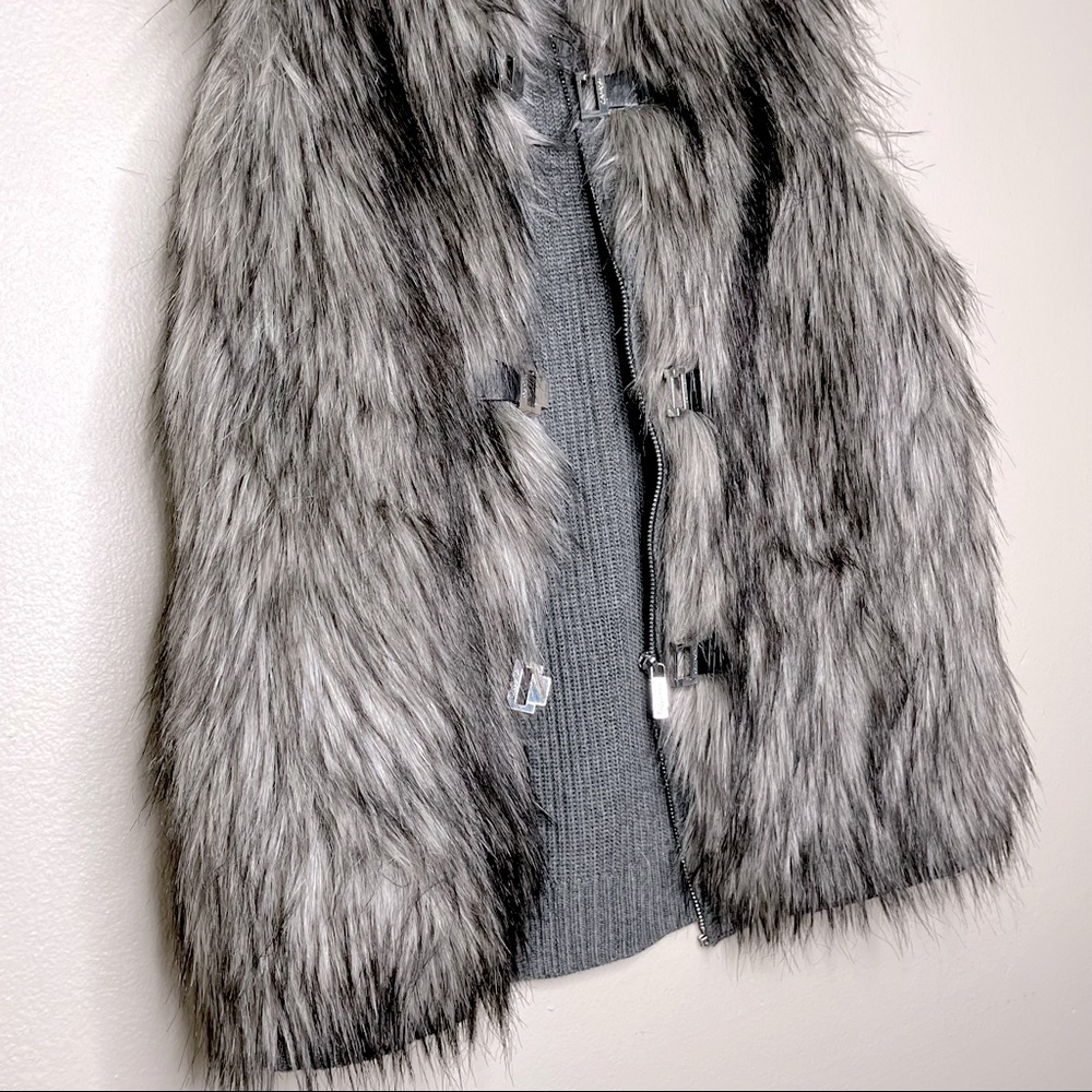 Calvin Klein Women's Gray Faux Fur Zip Buckle Sweater Vest Size S - Picture 4 of 9